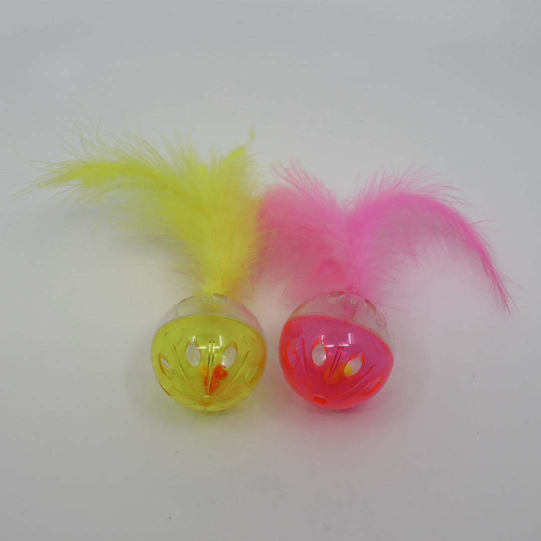 Fluffík - barevný míček s pírkem pro kočky