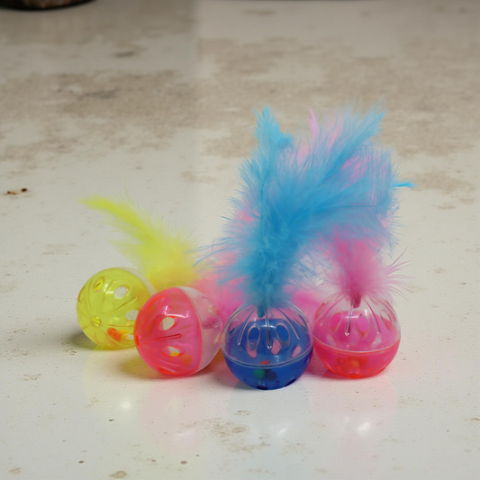 Fluffík - barevný míček s pírkem pro kočky